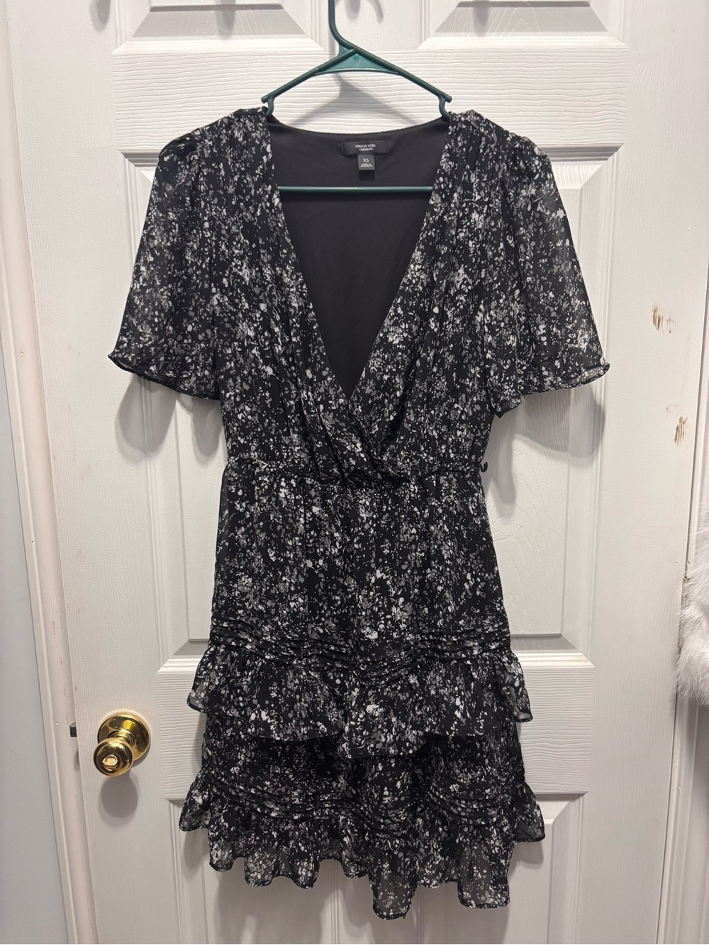 Simply Vera Black Floral V-Neck Ruffle Tiered Dress